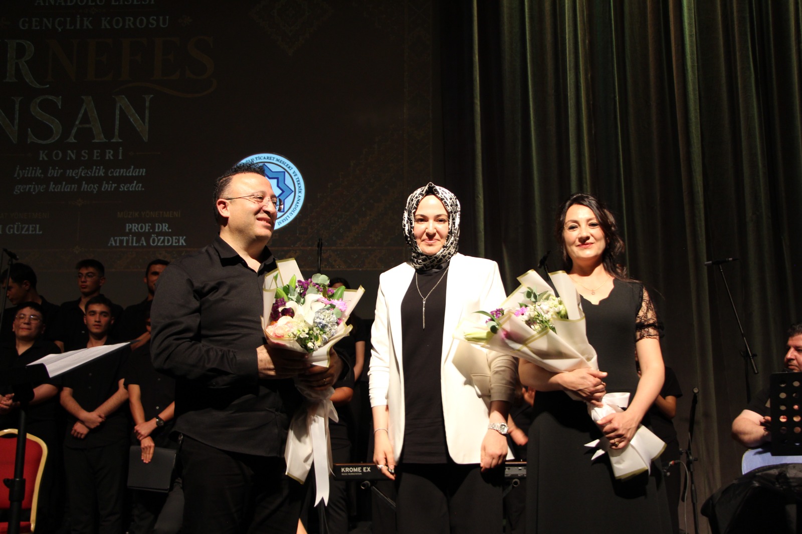 bir-nefes-insan-bin-nefes-emek-hekimoglu-genclerinden-ilham-veren-konser-6.jpeg