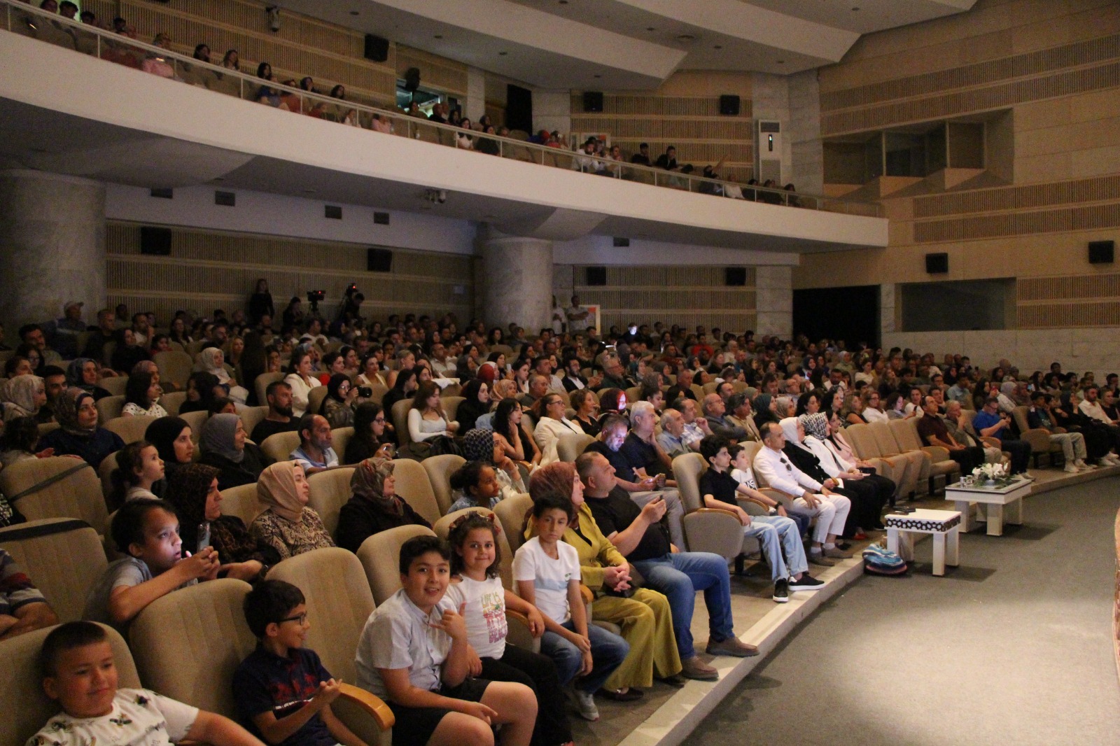 bir-nefes-insan-bin-nefes-emek-hekimoglu-genclerinden-ilham-veren-konser-9.jpeg