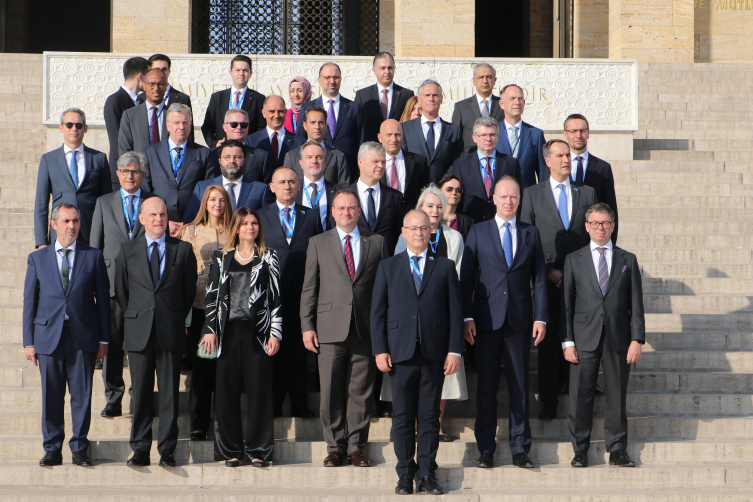 nato-heyetinden-anitkabire-ziyaret-415670-media6.jpg