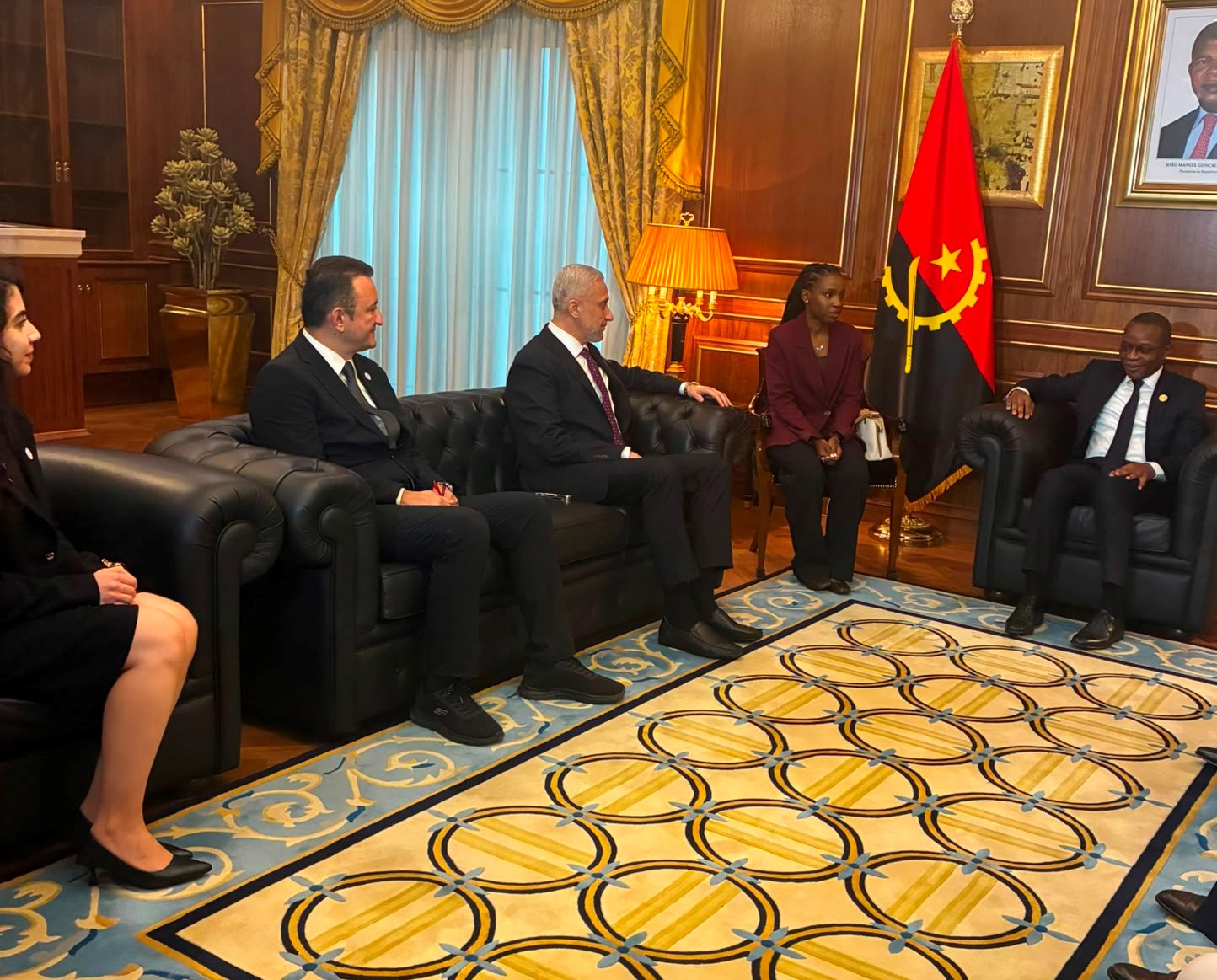 chp-konya-milletvekili-baris-bektastan-angola-parlamentosunda-resmi-ziyaret-1.jpg