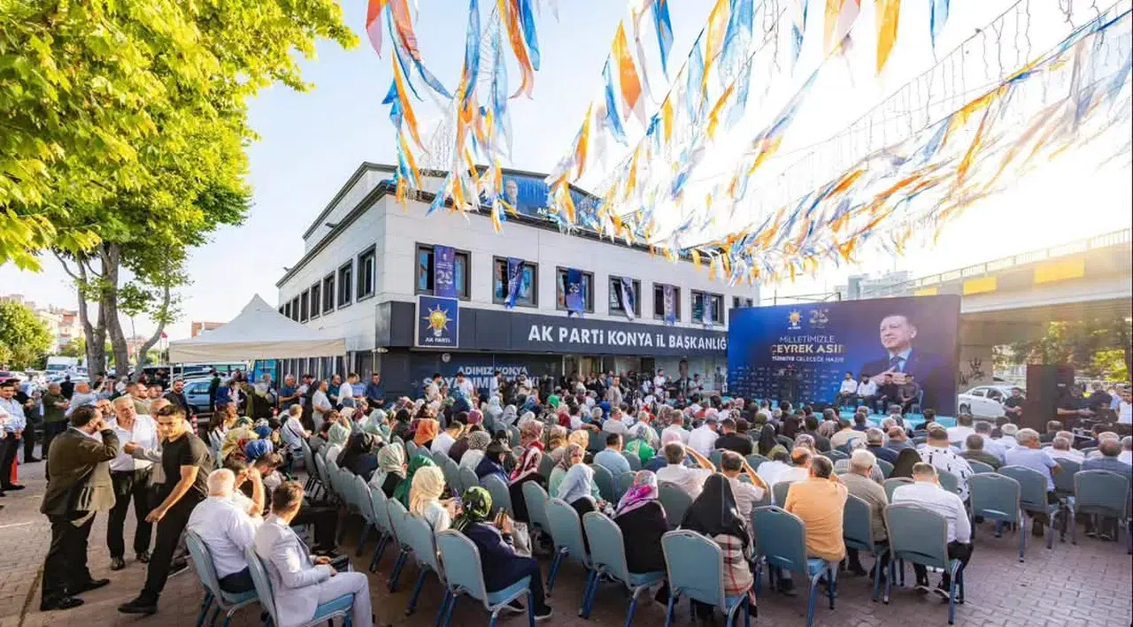 5ee7-ak-parti-konyada-25-yil-coskusu-ilk-gunku-askla-yuruyoruz.webp