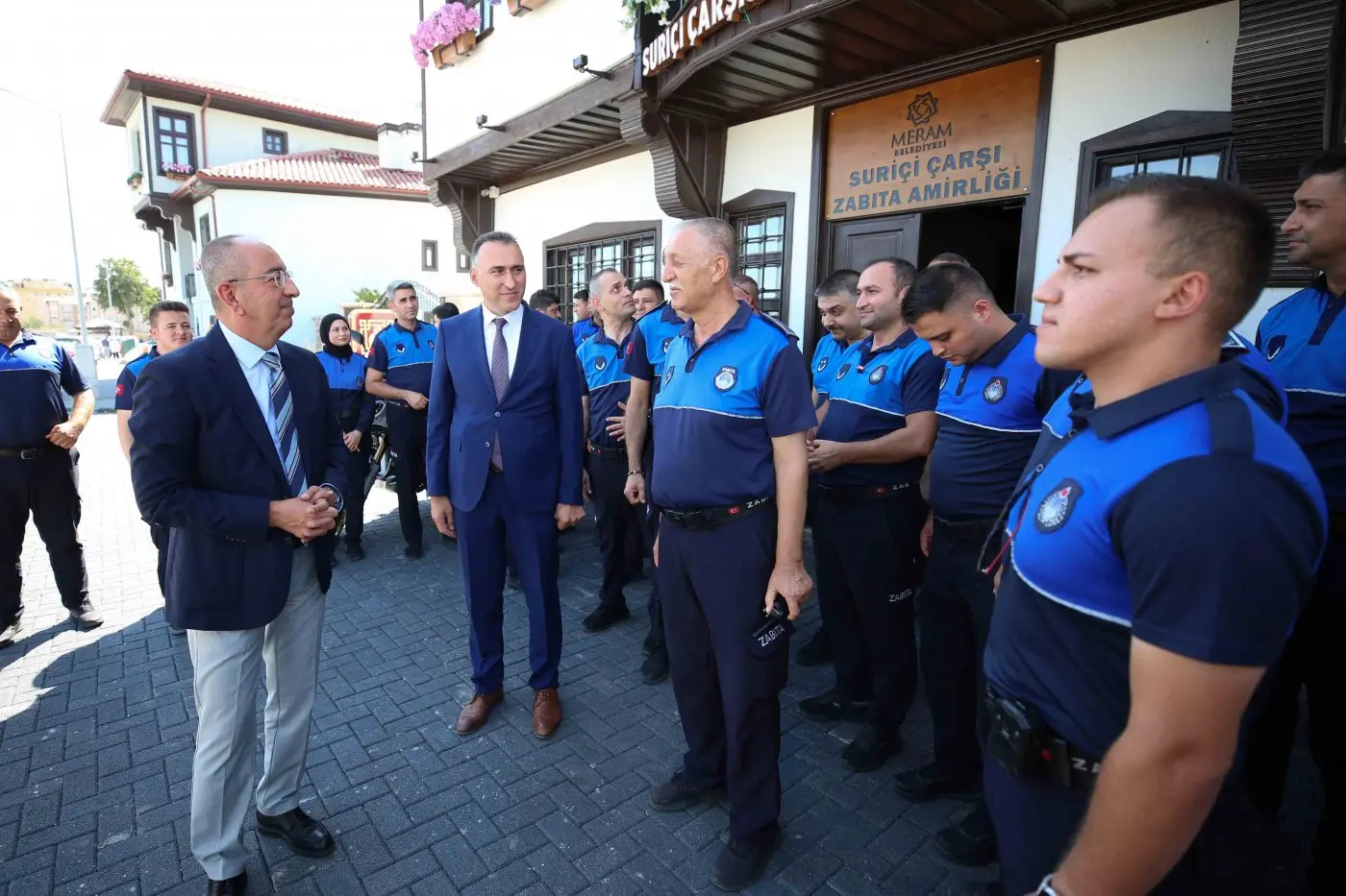 619-7005-baskan-kavus-zabita-ekipleriyle-bir-araya-geldi.webp