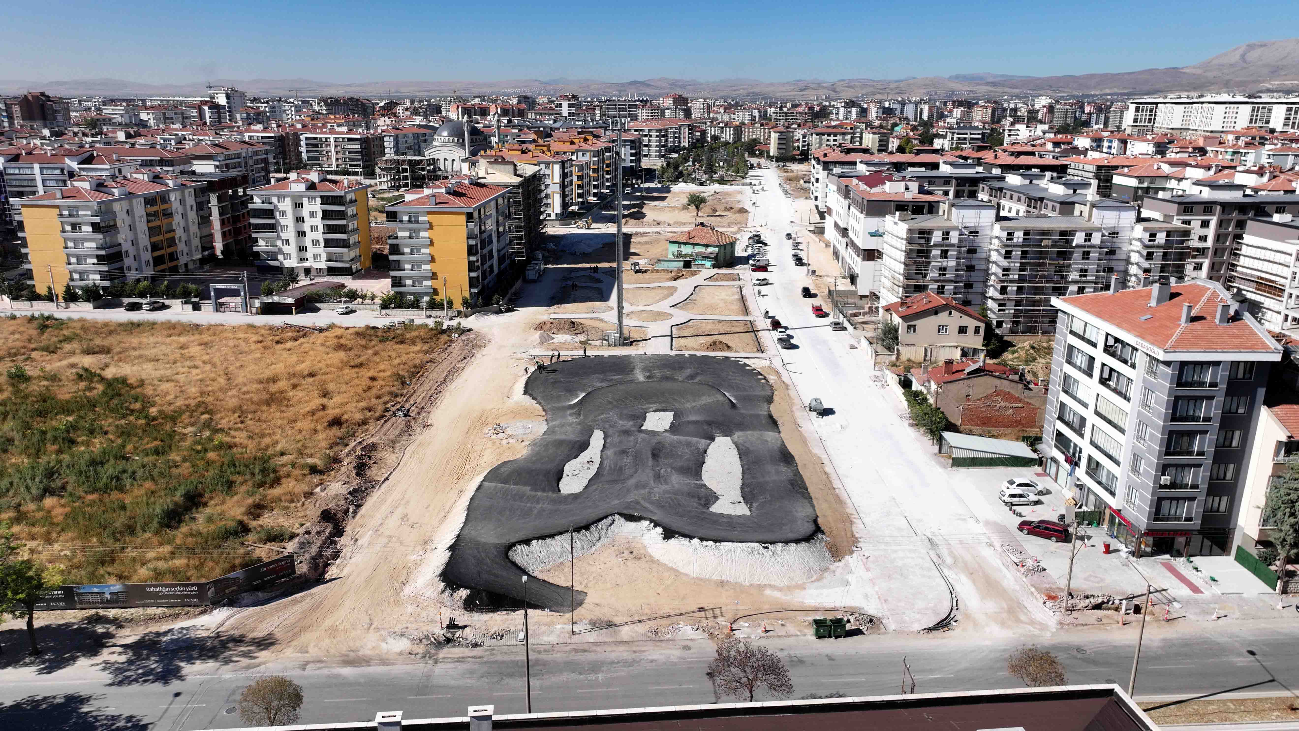 karatayda-genclerin-yeni-bulusma-noktasi-kaykay-ve-bisiklet-parki-tamamlaniyor-5.jpg