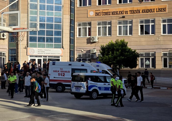 aa-20260922-42534999-42534998-manisada-okul-yakininda-silahla-ates-acilmasi-ihbarina-ekipler-sevk-edildi.jpg
