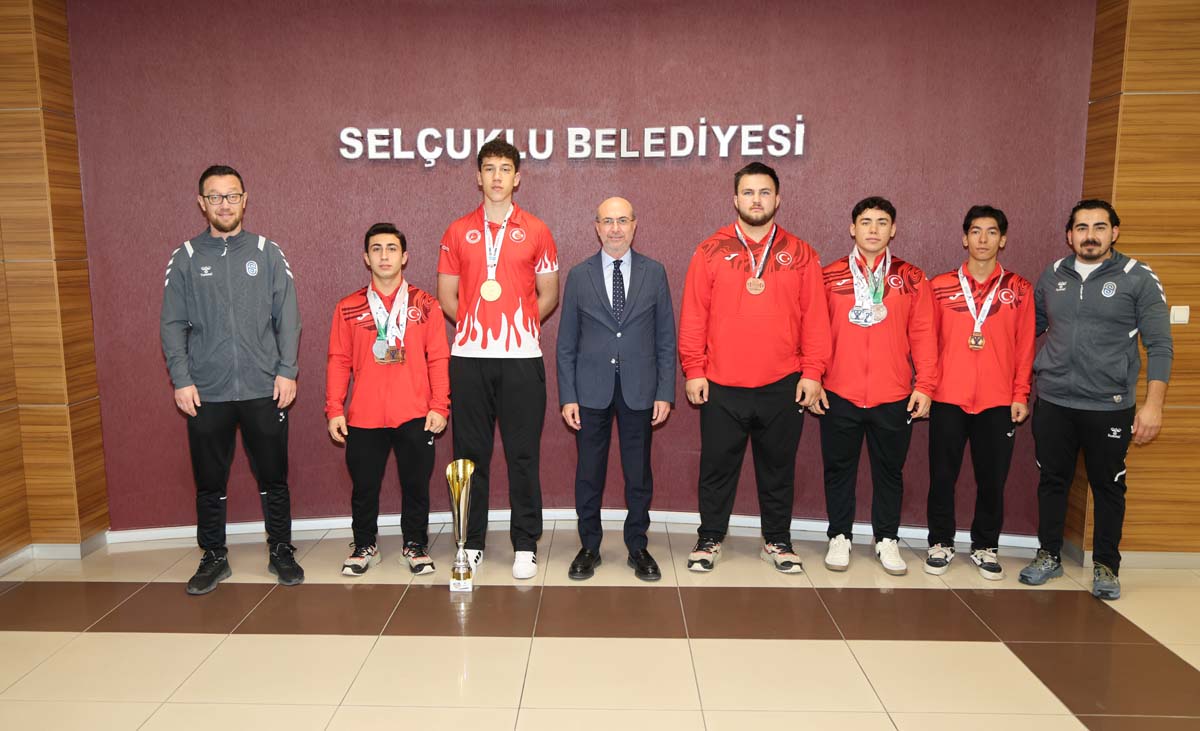 baskan-pekyatirmaci-derece-yapan-sporcularini-agirladi-1.jpg