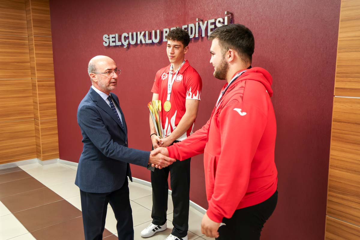baskan-pekyatirmaci-derece-yapan-sporcularini-agirladi-6.jpg