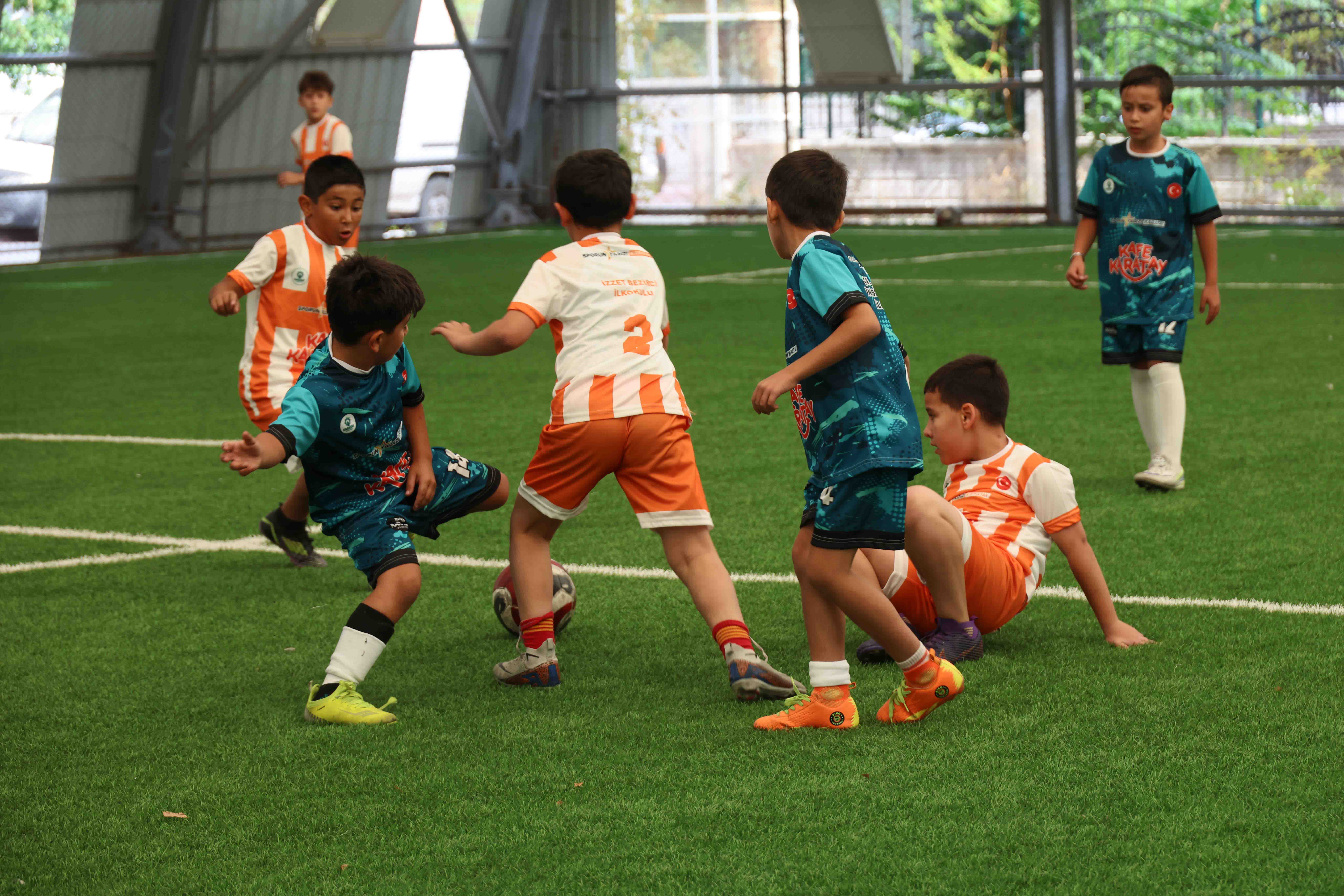 geleneksel-ilkokullar-arasi-dostluk-ve-kardeslik-futbol-turnuvasi-basladi-13.jpg