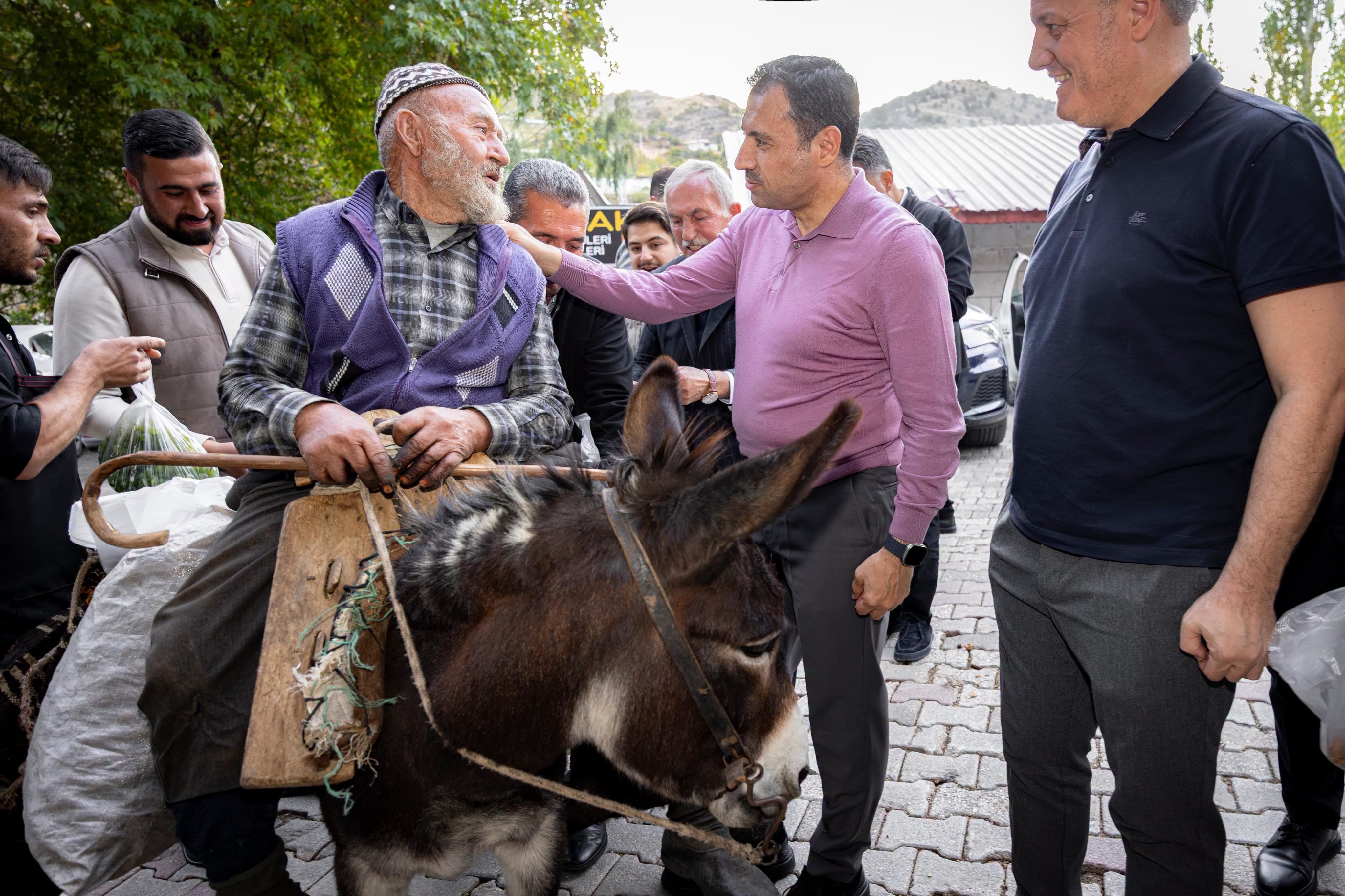 fatih-ozgokcen-taskentte-vatandaslarla-bir-araya-geldi-2.jpg