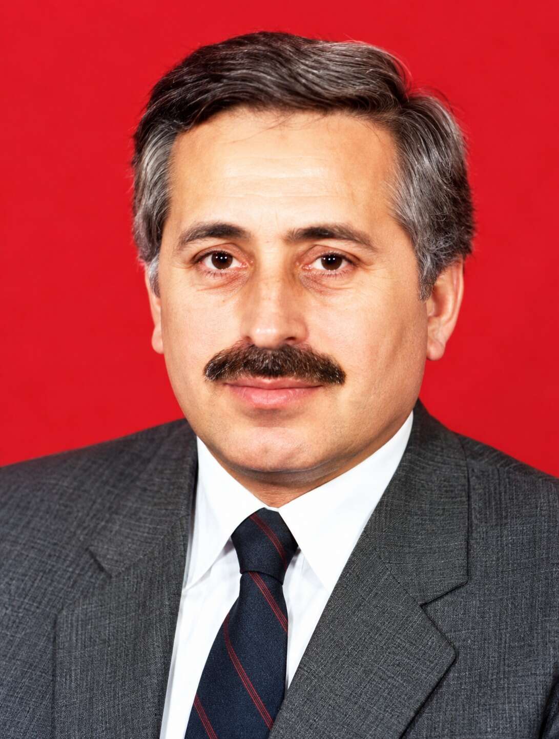 konyanin-eski-bakani-saffet-sert-hayatini-kaybetti.jpeg