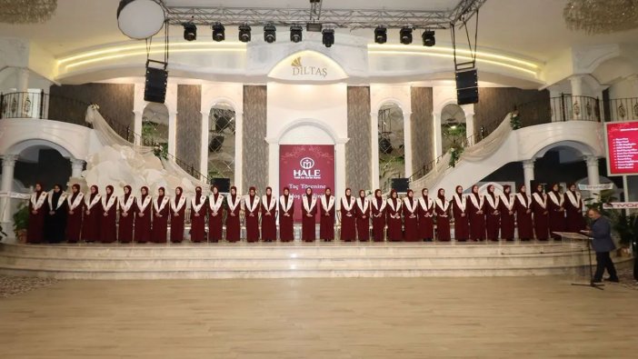 konya-hafizlik-tac-giydirme-merasimi-1.webp