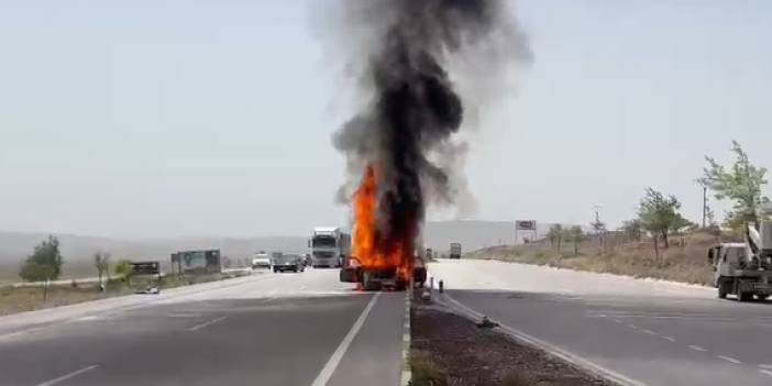 Konya’da seyir halindeki otomobil alev topuna döndü!
