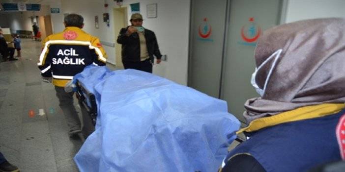 Birbirini bıçakladılar! İkisi de yere yığıldı