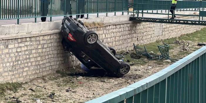 Konya'da otomobilin kanala uçtuğu kaza anı kamerada 1 ölü