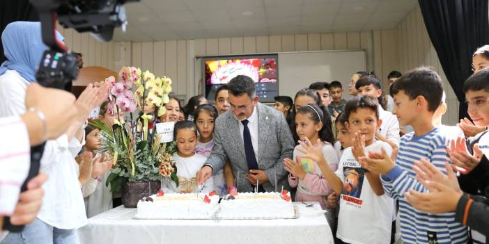 Konya'da öğretmene duygusal veda: Alkışlarla veda etti