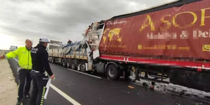 Konya'da 3 aracın karıştığı kazada 1 kişi öldü, 3 kişi yaralandı