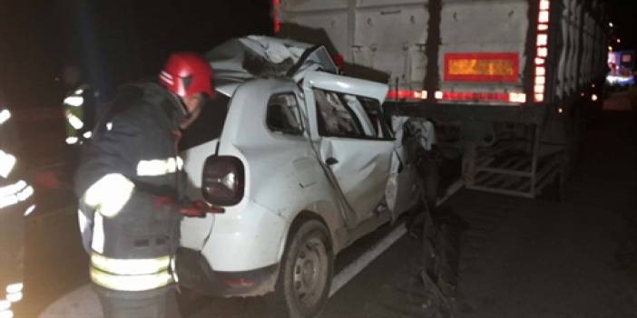 Konya'da TIR'a çarpan otomobilin sürücüsü öldü