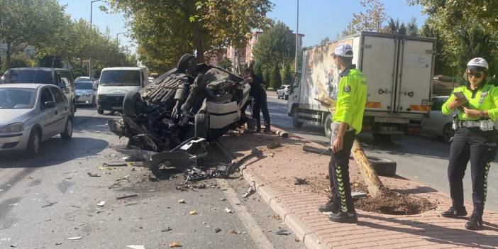 Konya’da direksiyon hakimiyetini kaybeden sürücü ağaca çarparak takla attı
