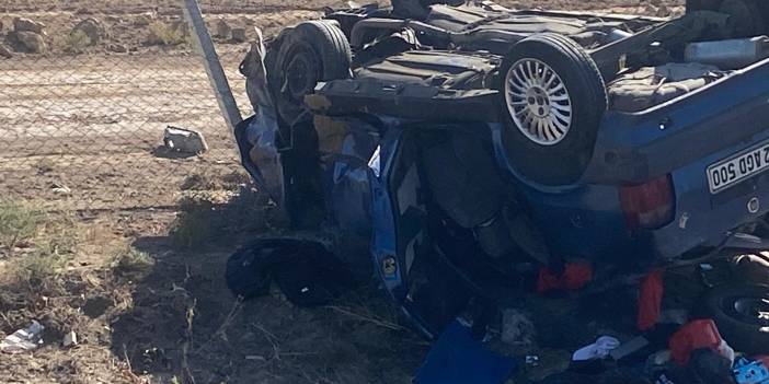 KONYA'DA TAKLA ATAN ARAÇ BU HALE GELDİ 2 kişi yaralı