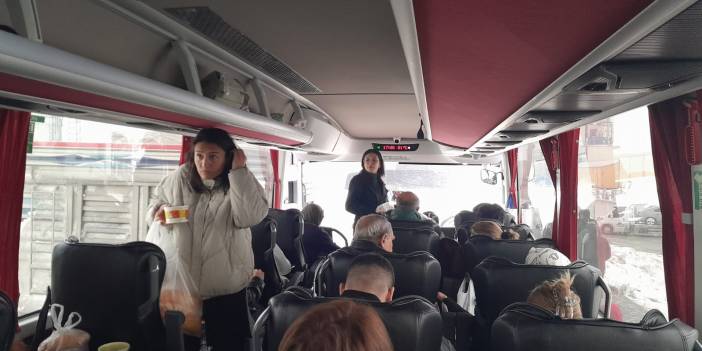 Karapınar Belediyesi yolda kalanlara çorba ikramında bulundu