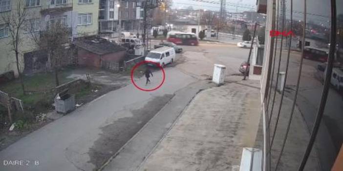 Kimse ne olduğunu anlamadı! Çöp konteynerini ateşe verip kaçtı